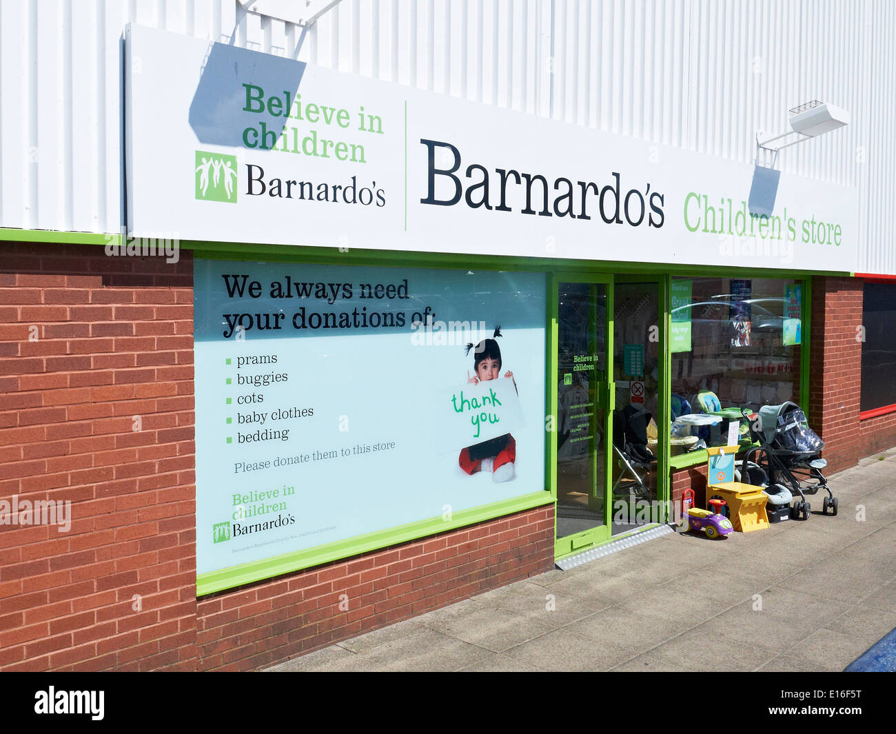 barnardo-s-children-s-charity-store-in-northwich-cheshire-uk-stock